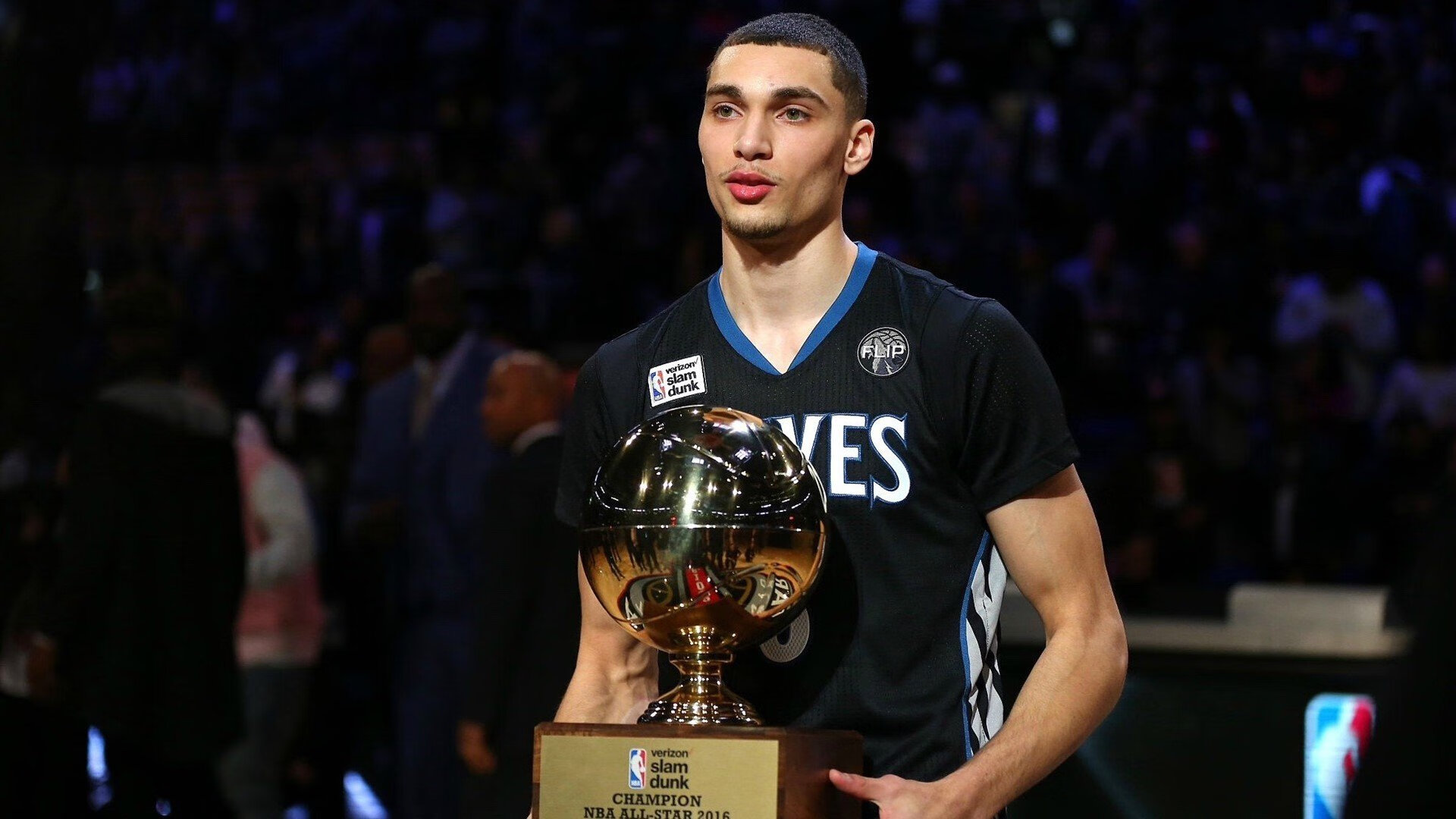 开云体育下载-东决关键战之夜，卡塞米罗打出统治级数据，绿茵场上的中场暴君如何改写比赛方程式